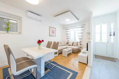 Apartments Lucija - Two Bedroom Apartment wit...