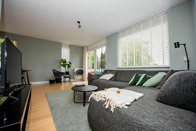 Geräumiges Ferienhaus mit privatem Bootssteg