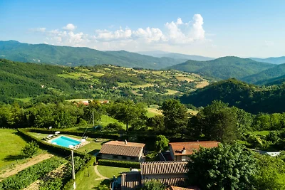 Schönes Cottage in Dicomano mit Pool