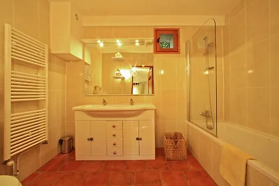 Moderna casa vacanze con piscina a Souillac