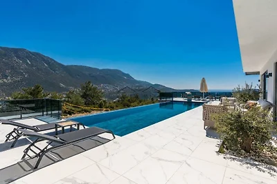 Villa in Kalkan mit Schwimmbecken