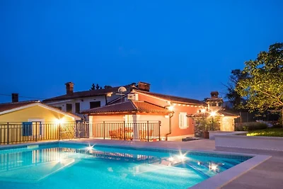 Vakantiehuis in Pićan met zwembad