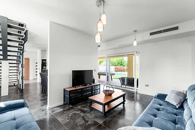 Luxusvilla mit Swimmingpool und Sauna