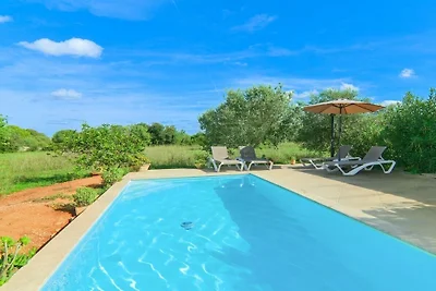 Finca in Llubi mit Schwimmbecken