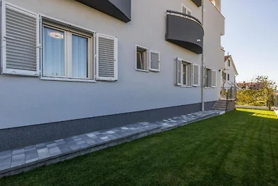 One-Bedroom Apartment With Garden View