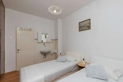 Guest House Bradas- Twin Room with Shared Bat...