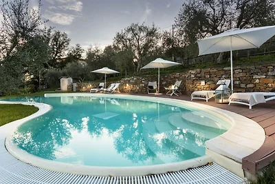 Villa bei Lucca mit Pool und Aussicht