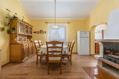 Ferienhaus in Tinjan mit Schwimmbecken