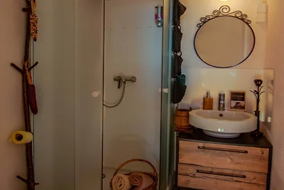 Rustic Refuge Glamping with Hot-Tub and Sauna...