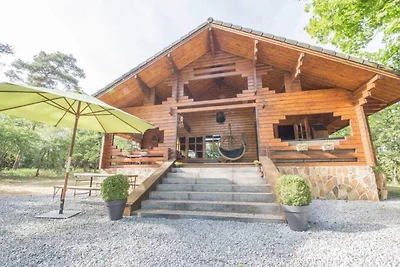 Chalet con giardino alberato vicino a Durbuy
