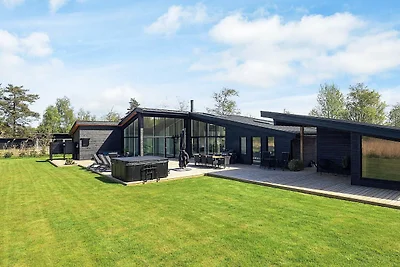 8 persoons vakantie huis in Væggerløse-By...