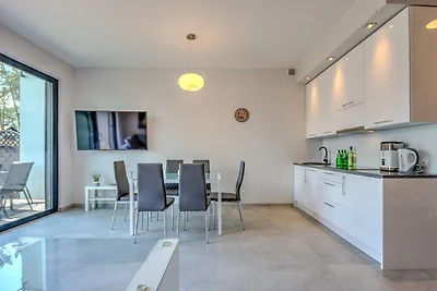 Komfortables Ferienhaus mit Garten und Pool