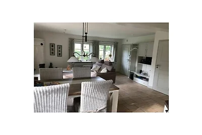 De begane grond van het Neiwoi-huis onder een...
