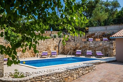 Peaceful Villa in Rakalj with Swimming Pool