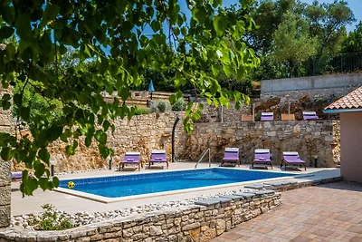 Villa tranquilla a Rakalj con piscina