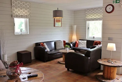 Geräumiges Ferienhaus in Rendeux mit Sauna