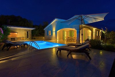 Verführerische Villa mit Swimmingpool in Kras