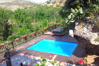 Bauernhaus am Fluss in Algarinejo