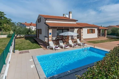 Villa in Nova Vas mit Schwimmbecken