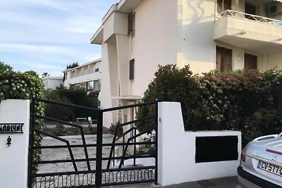 Designstudio mit Terrasse und Strand