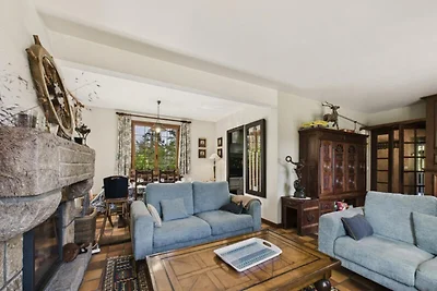 Haus in Louannec in der Nähe der rosa...