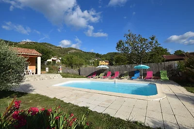 Villa di lusso con piscina privata a Thueyts