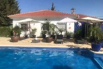 Ruhig gelegene Villa mit privatem Pool in...