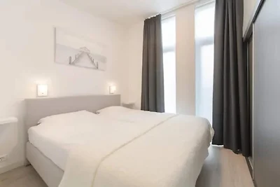 Chalet moderno sull'acqua in un parco vacanze