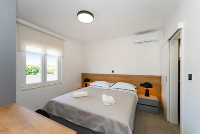 Villa met zwembad en sauna in Galovac