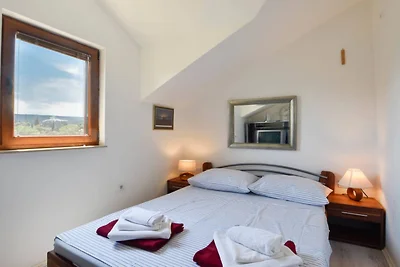 Peaceful Island Haven with Pool, BBQ & Games ...