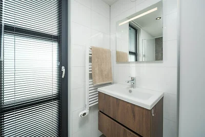 Villa am Wasser mit privater Dachterrasse