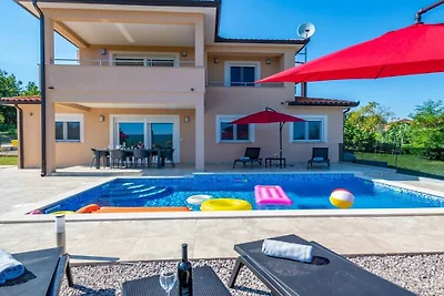 Ferienhaus in Labin mit Schwimmbecken