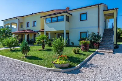 Apartamento vacacional en Labin con piscina.
