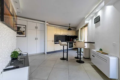 Appartement met terras en uitzicht op zee, op...