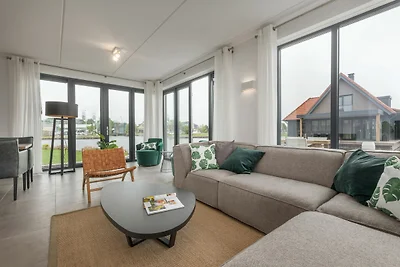 Luxuriöse Wasservilla mit 3 Bädern an den Fri...