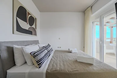 Großzügige Villa mit Pool für Familien