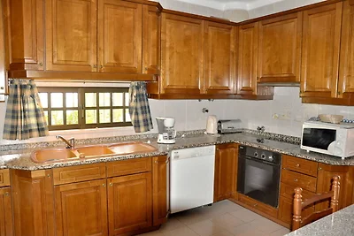 Geräumige Villa mit vier Schlafzimmern und pr...