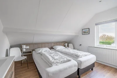 Modern eingerichtetes Ferienhaus für 6...