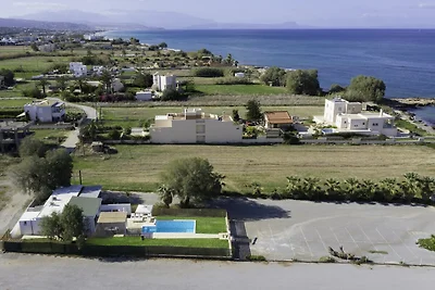 Villa in Sfakaki mit Pool & Strandnähe