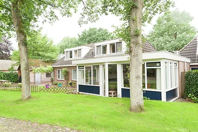 Großzügiges Ferienhaus in Exloo in Waldnähe