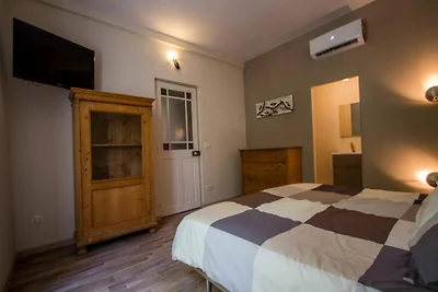 Helle Wohnung mit Pool und Spa