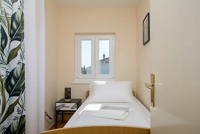 Modern Apartment Near Trogir Beach with Sea V...