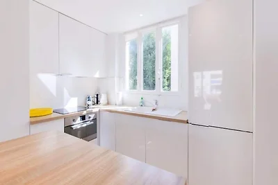 Stilvolle 2-Zimmer-Wohnung mit Balkon, 3 Minu...