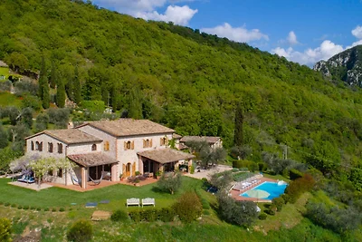 Schöne Villa in San Giovanni del Pantano mit...