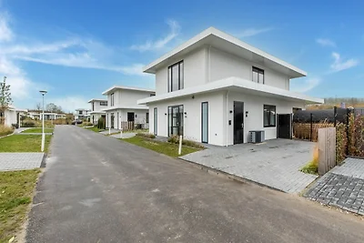 Gloednieuwe luxe villa