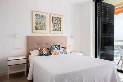 Modernes Apartment mit Terrasse und Meerblick