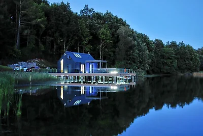 Ferienhaus mit privatem See und Strand