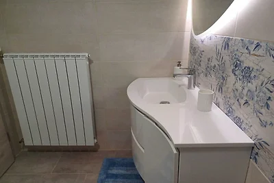 Mountain Vibrant and Timeless Apartment with ...
