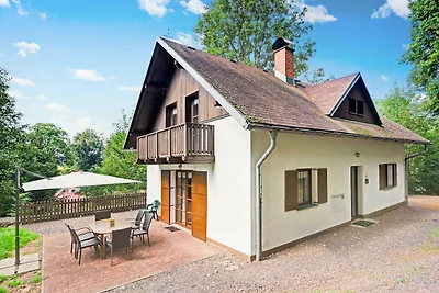 Gemütliches Ferienhaus in Rudník mit Terrasse