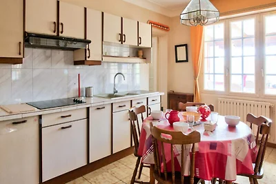 Haus in Plomeur mit Pool und Garten